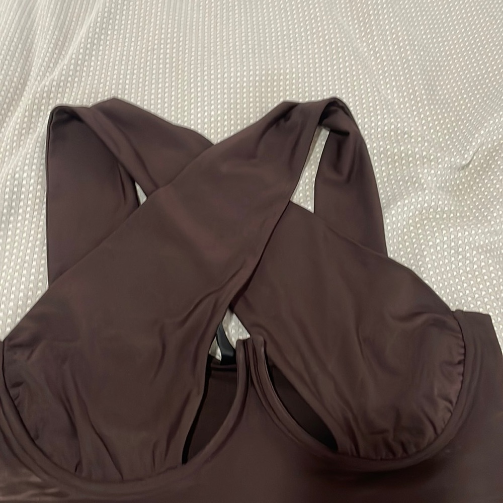 Undercup cross top